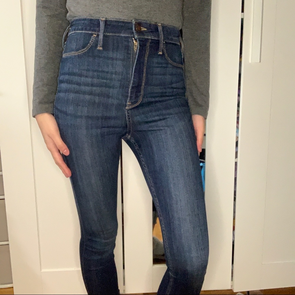Hollister Dark Ultra High Rise Crop Jean Leggings